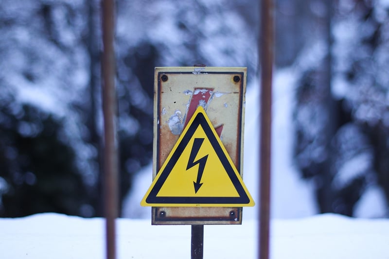 Panneau losange jaune : signification, règles et obligations du code de la route