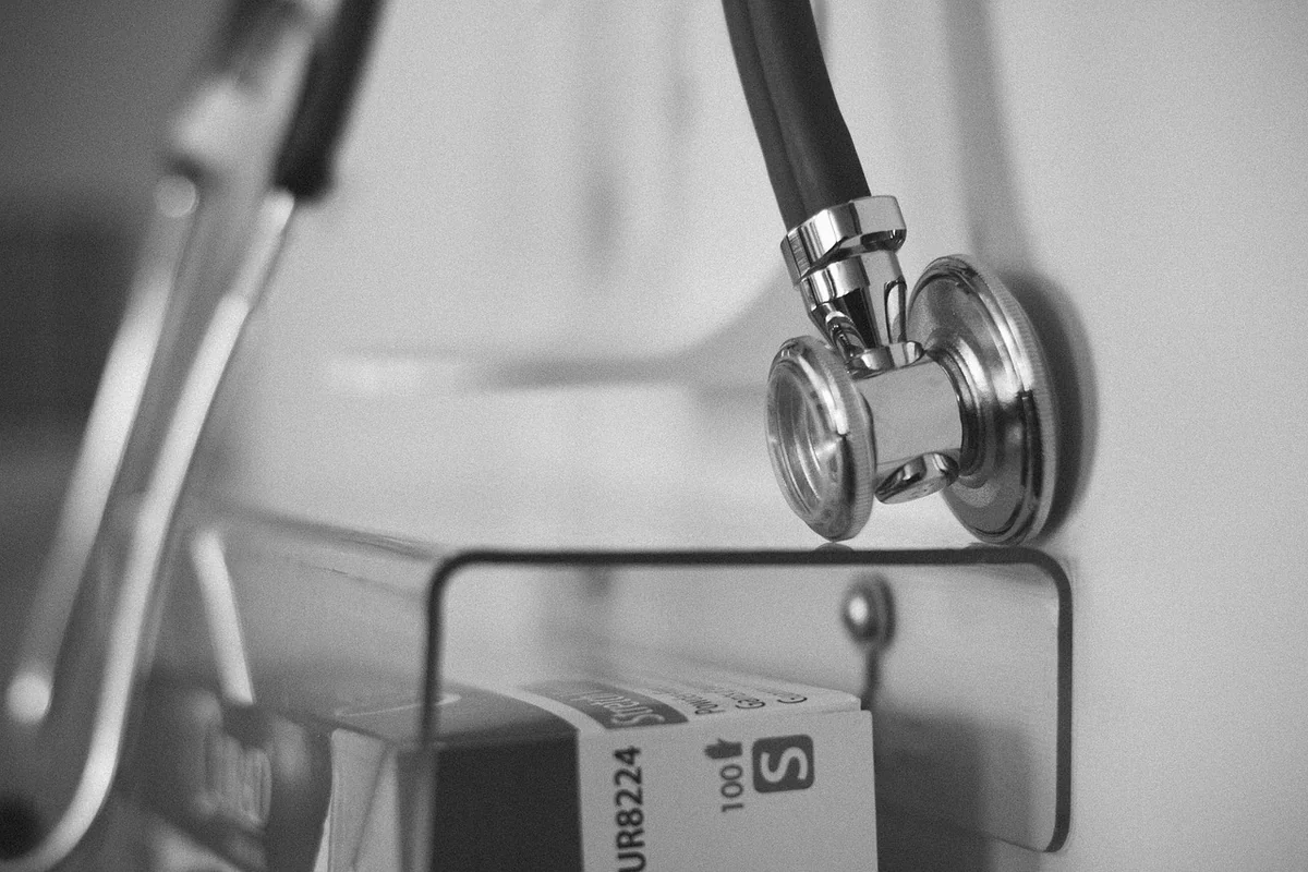 Signalétique hôpital pour entreprise à Nantes : guide complet 2026